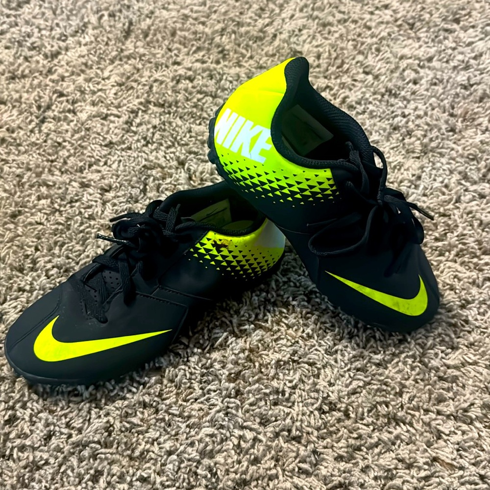 Nike Boys indoor soccer shoes